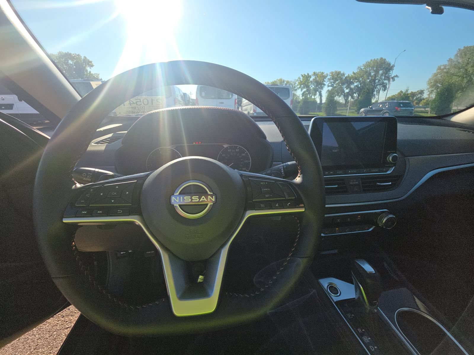 Used 2025 Nissan Altima 2.5 SR FWD image 9
