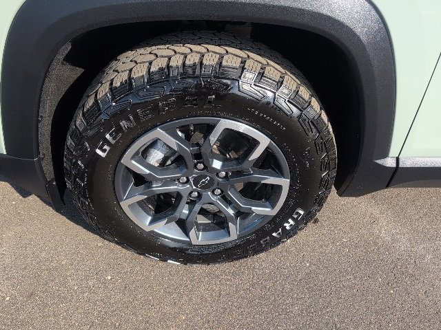 Certified 2025 Chevrolet Equinox ACTIV w/ Safety and Technology Package image 17