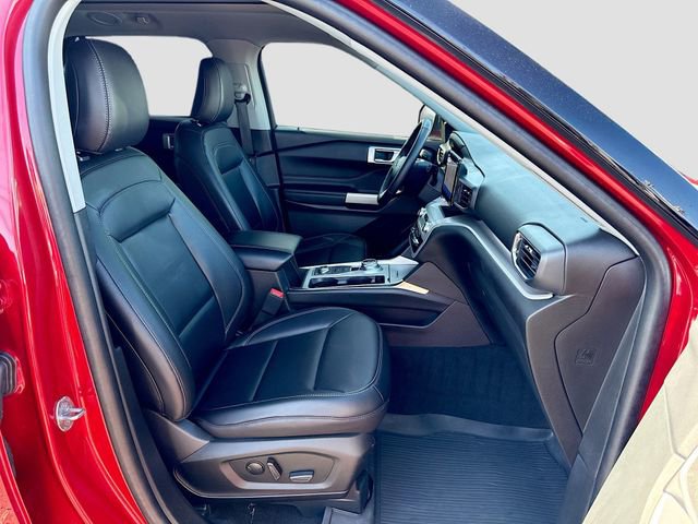 Used 2023 Ford Explorer XLT w/ Equipment Group 202A image 30