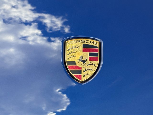 Certified 2025 Porsche Macan image 28