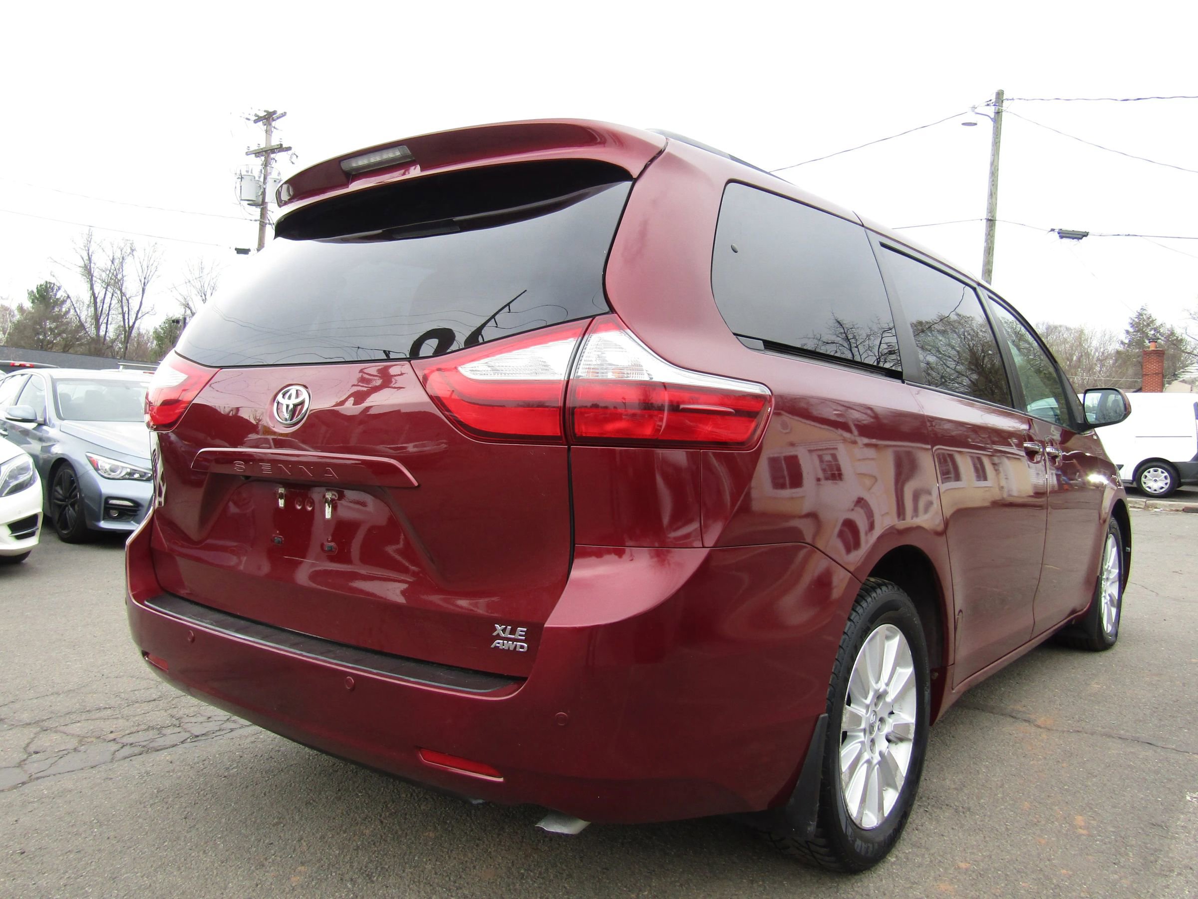 Used 2015 Toyota Sienna XLE w/ XLE Navigation Package image 7