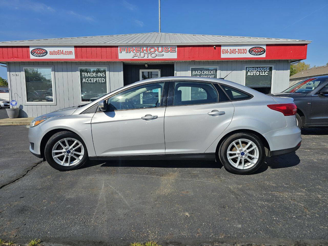Used 2017 Ford Focus SE w/ Cold Weather Package image 9