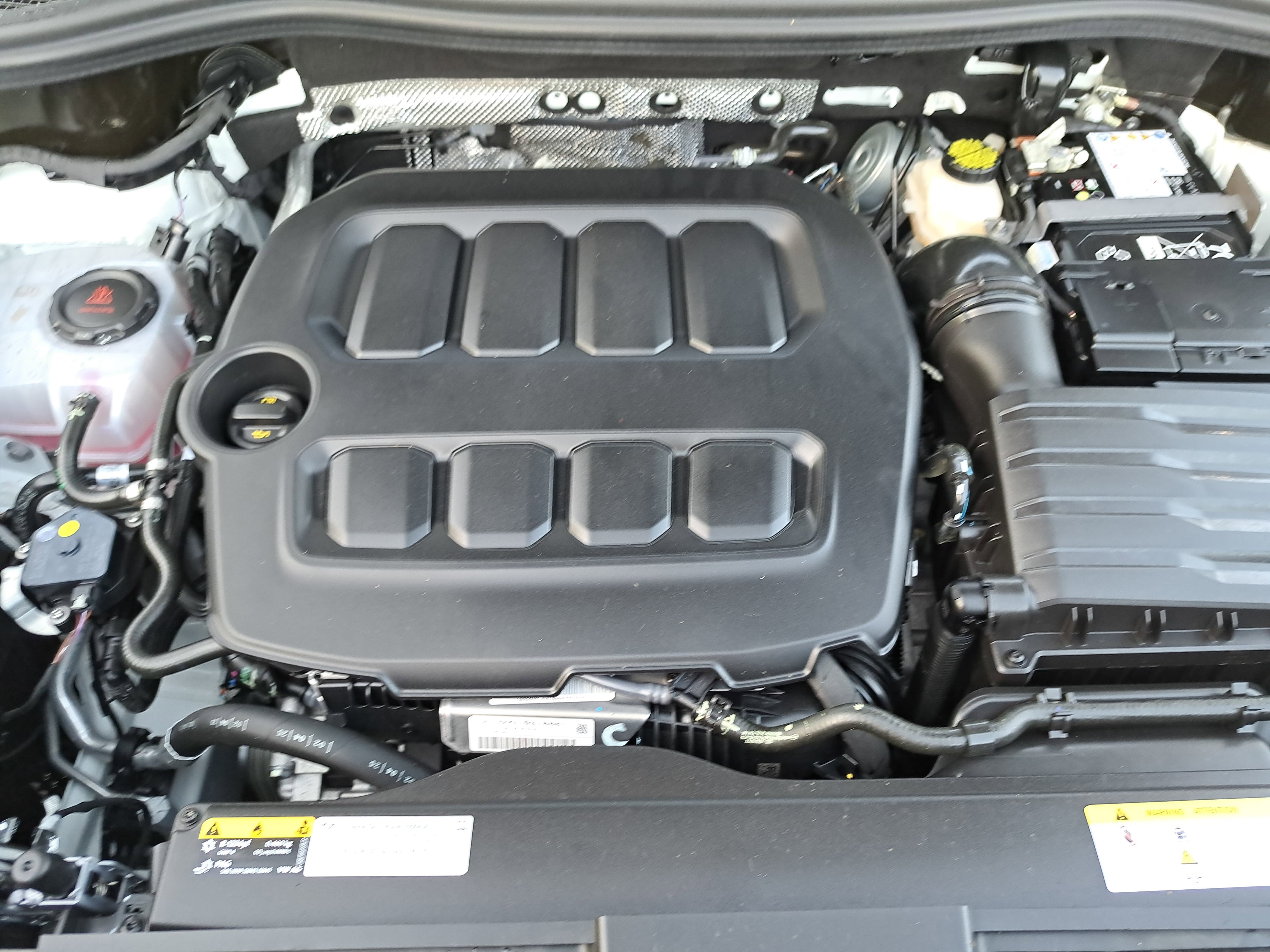Used 2025 Volkswagen Tiguan SE AWD/4WD image 28