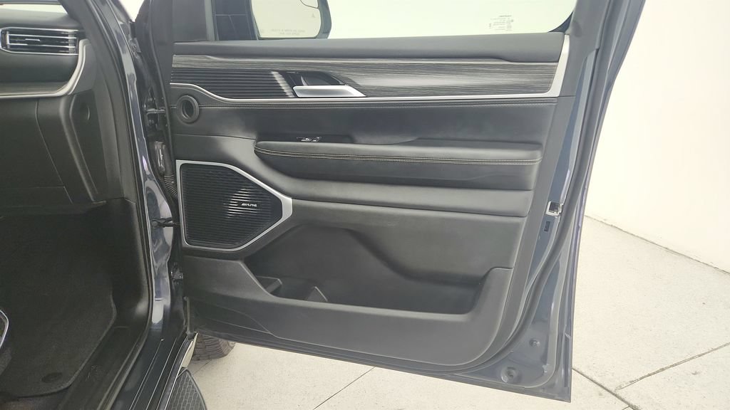 Used 2024 Jeep Wagoneer Series II w/ Flexible Seating Group RWD image 32