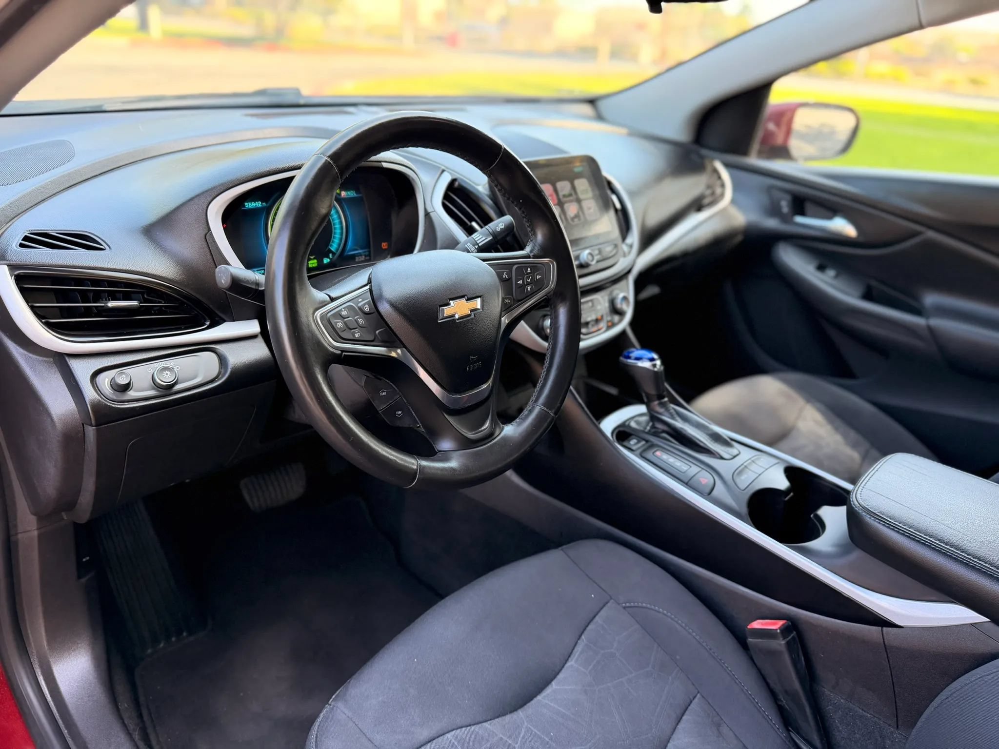 Used 2017 Chevrolet Volt LT w/ Comfort Package FWD image 17