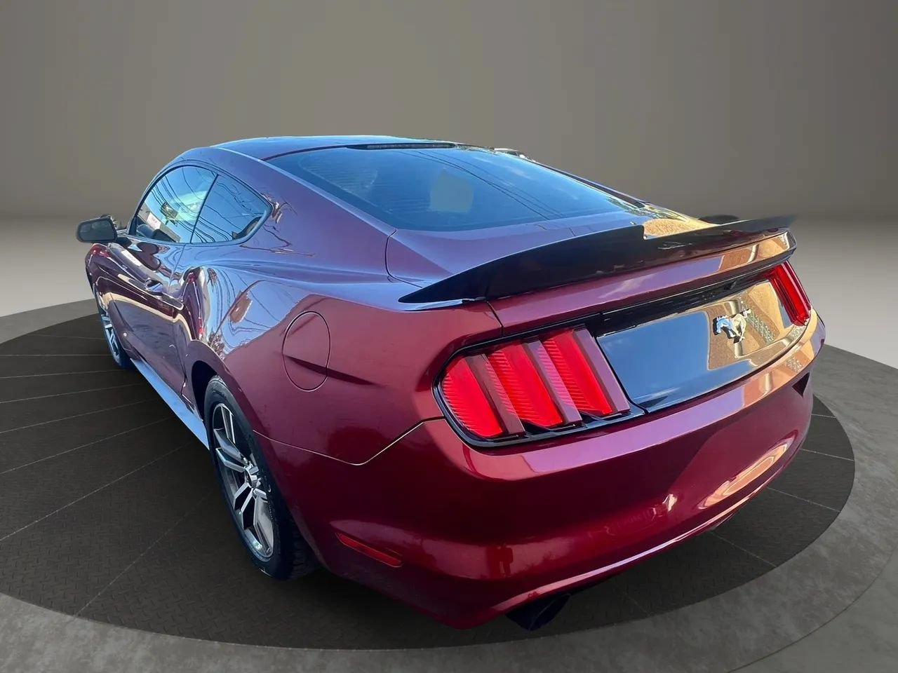 Used 2017 Ford Mustang Coupe RWD image 7