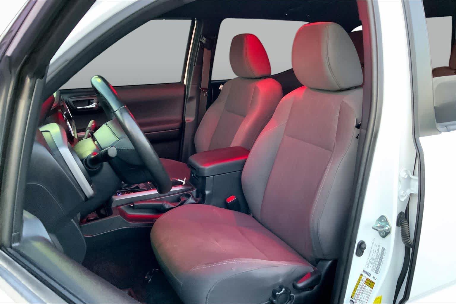 Used 2019 Toyota Tacoma TRD Off-Road w/ Technology Package AWD/4WD image 8