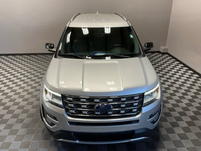 Used 2017 Ford Explorer XLT w/ Equipment Group 202A AWD/4WD image 5