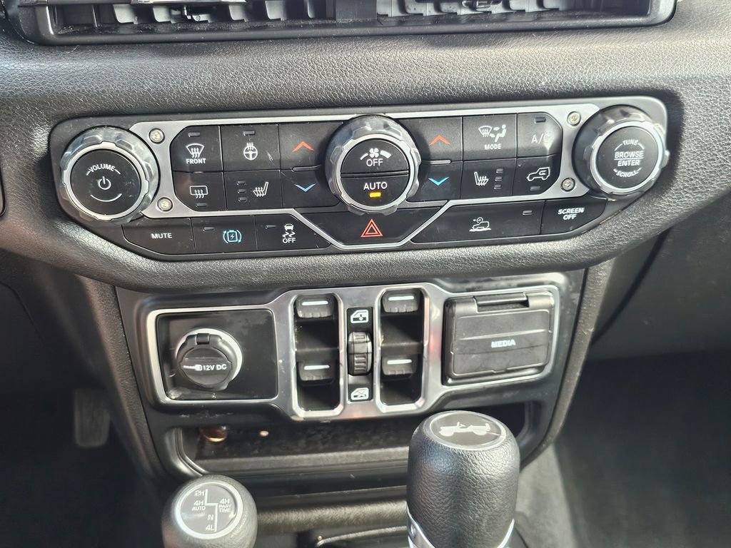 Used 2024 Jeep Wrangler Unlimited w/ Convenience Group AWD/4WD image 7