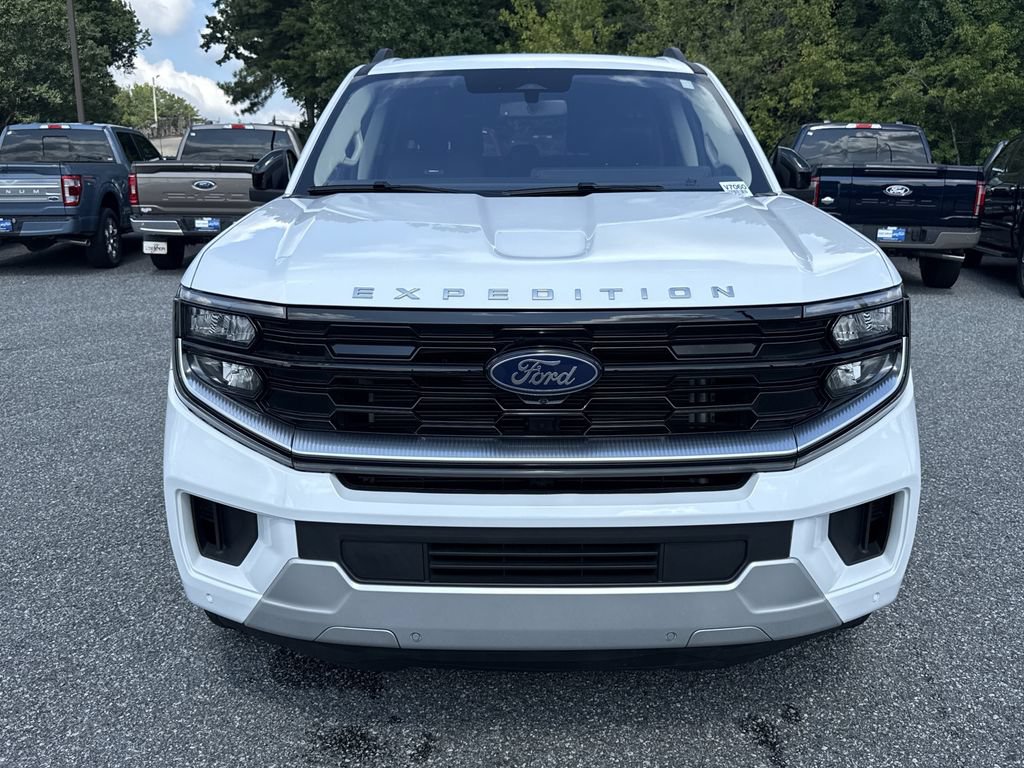 Used 2025 Ford Expedition Max Platinum w/ Driver's Package AWD/4WD image 2