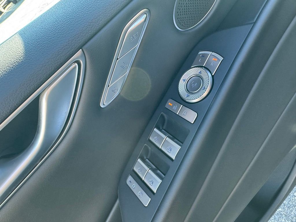 Used 2025 Genesis G80 2.5T image 19