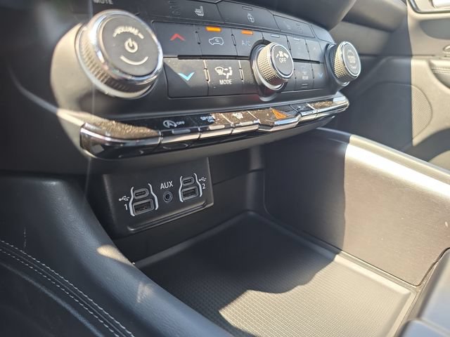 Used 2024 Dodge Durango SXT w/ 3rd Row Seating Group RWD image 25