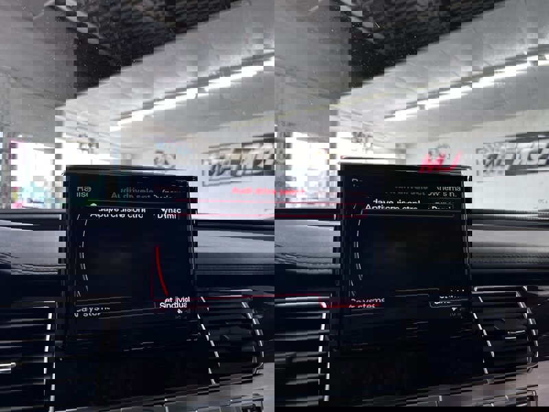 Used 2014 Audi S8 image 26