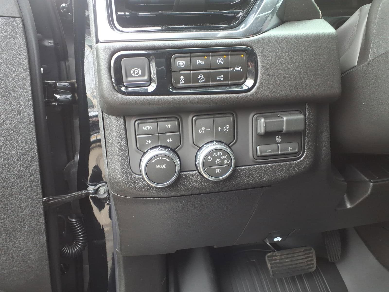 New 2026 GMC Yukon XL Elevation w/ Elevation Premium Package image 20