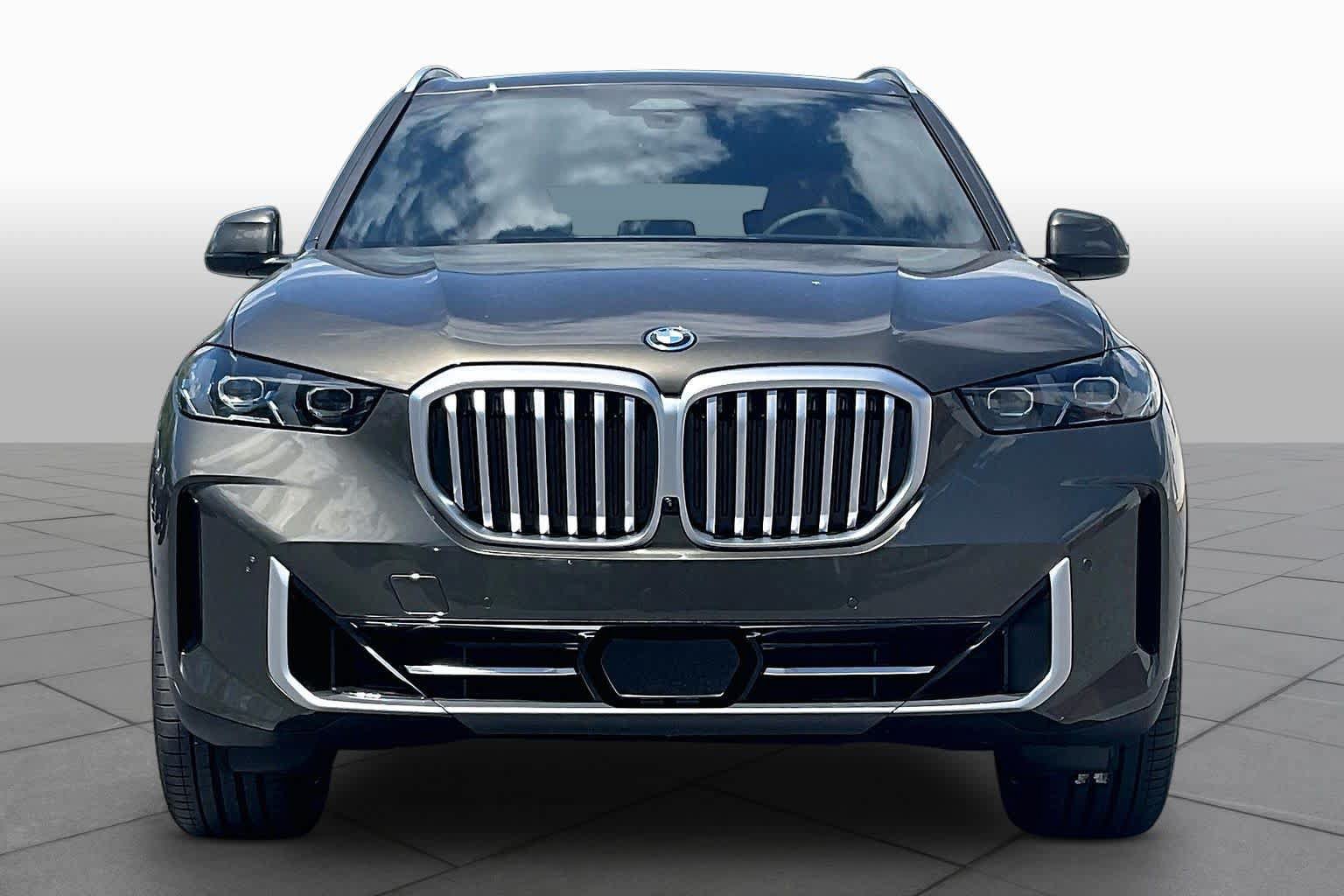 Used 2026 BMW X5 xDrive50e w/ Executive Package AWD/4WD image 3