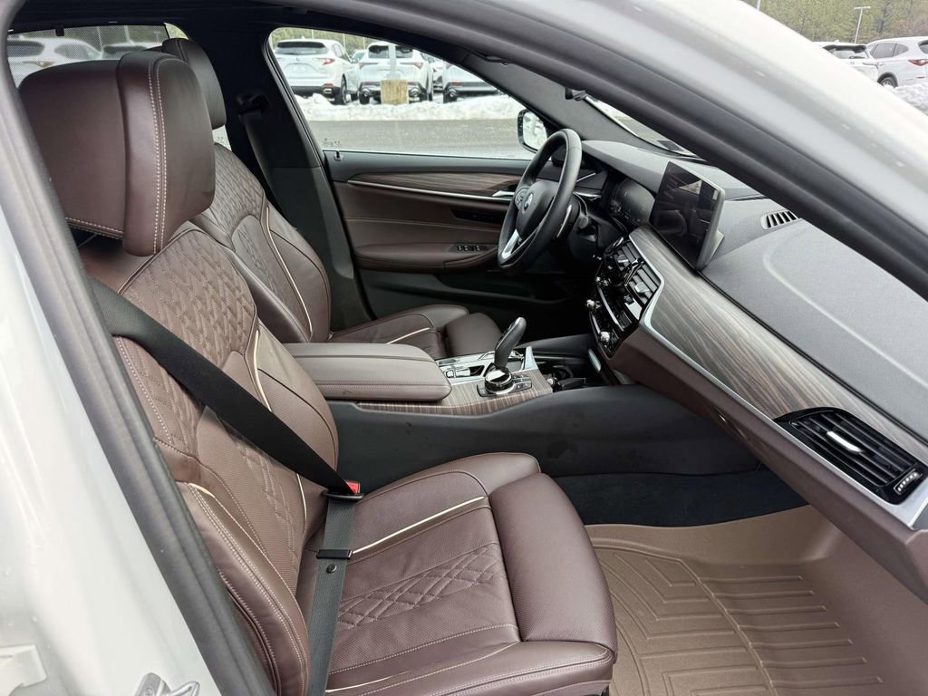Used 2022 BMW 530i w/ Executive Package image 14