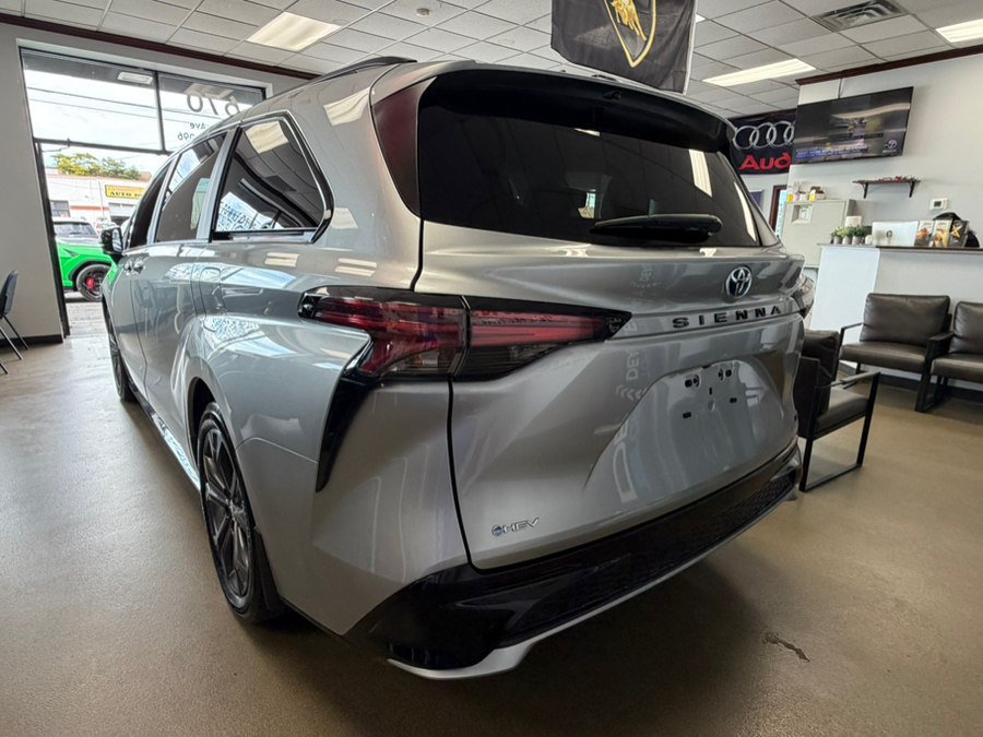 Used 2025 Toyota Sienna XSE FWD image 19