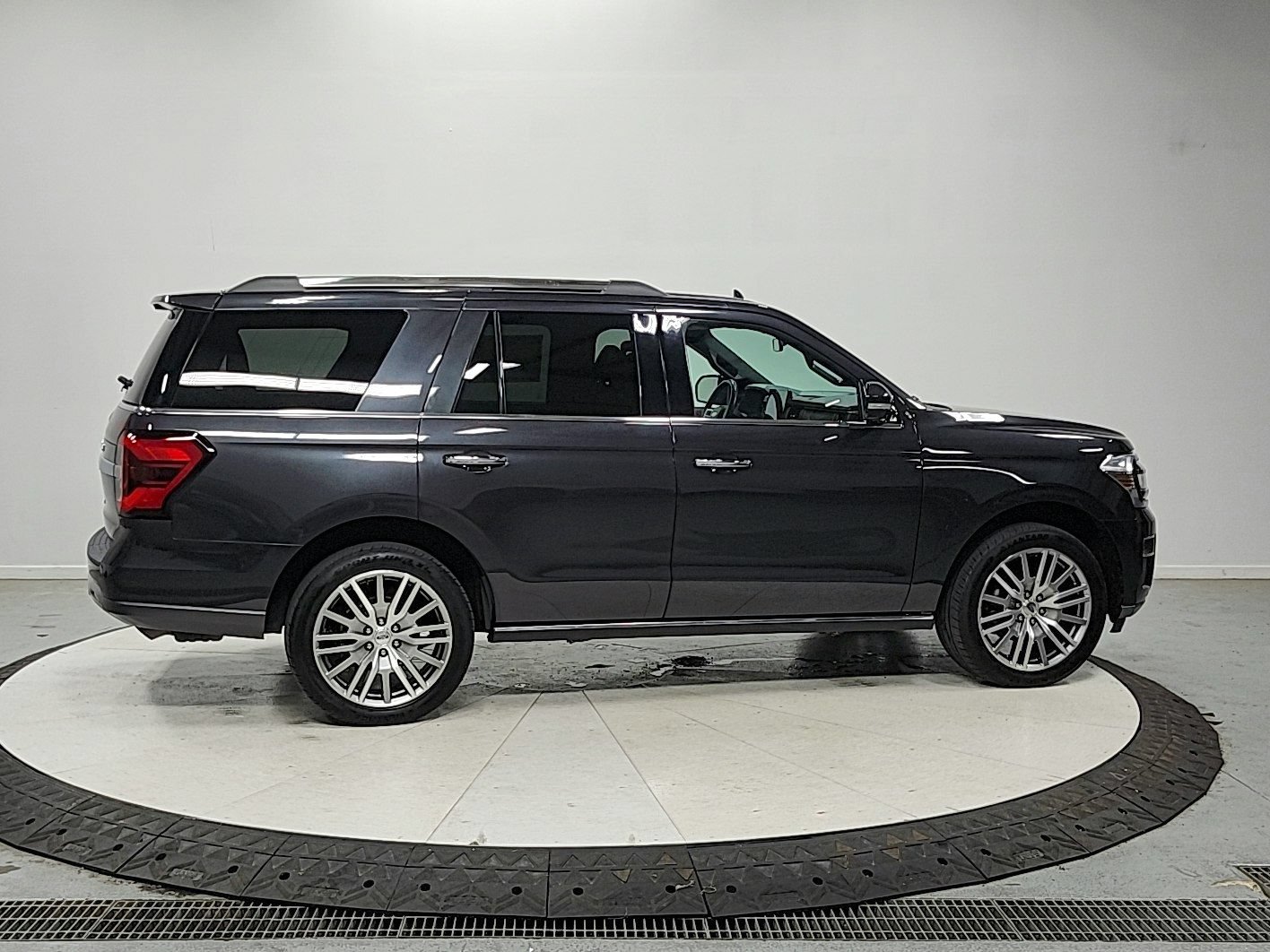Used 2024 Ford Expedition Limited RWD image 8
