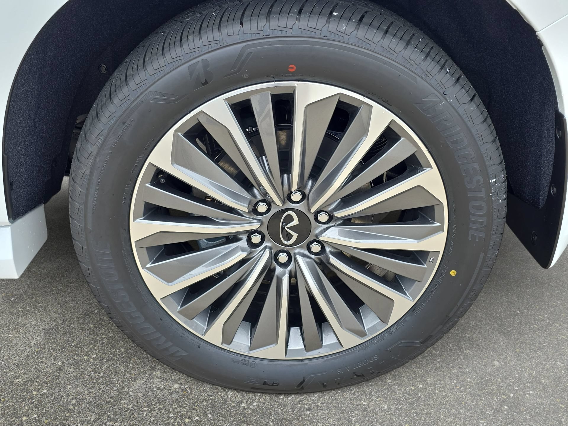 New 2026 INFINITI QX80 Luxe w/ Cargo Package RWD image 32
