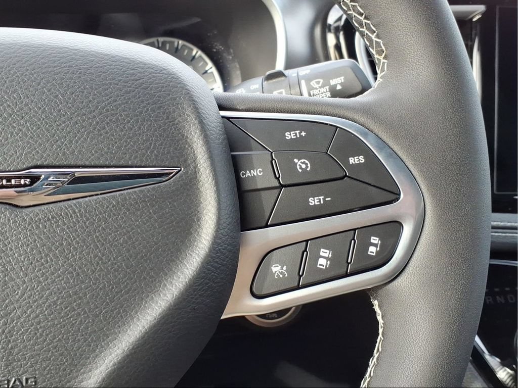 New 2026 Chrysler Pacifica Select FWD image 25