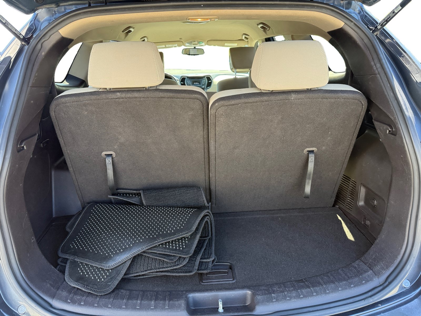 Used 2016 Hyundai Santa Fe SE FWD image 17