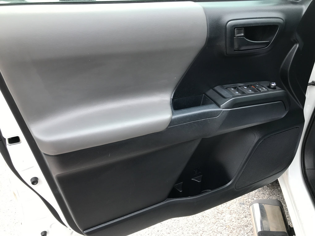 Used 2018 Toyota Tacoma SR w/ SR Convenience Package RWD image 11