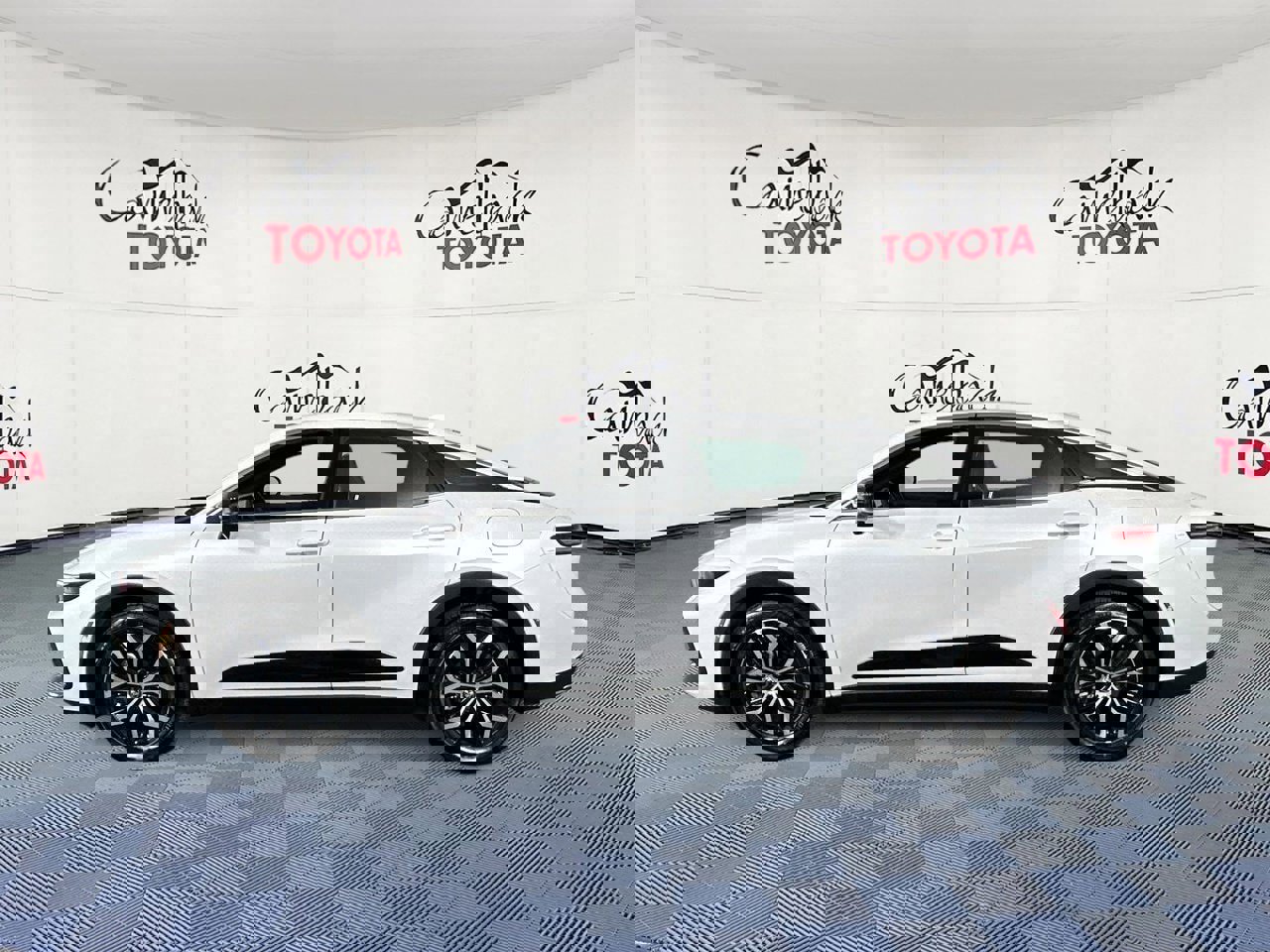 Used 2026 Toyota Crown XLE image 4