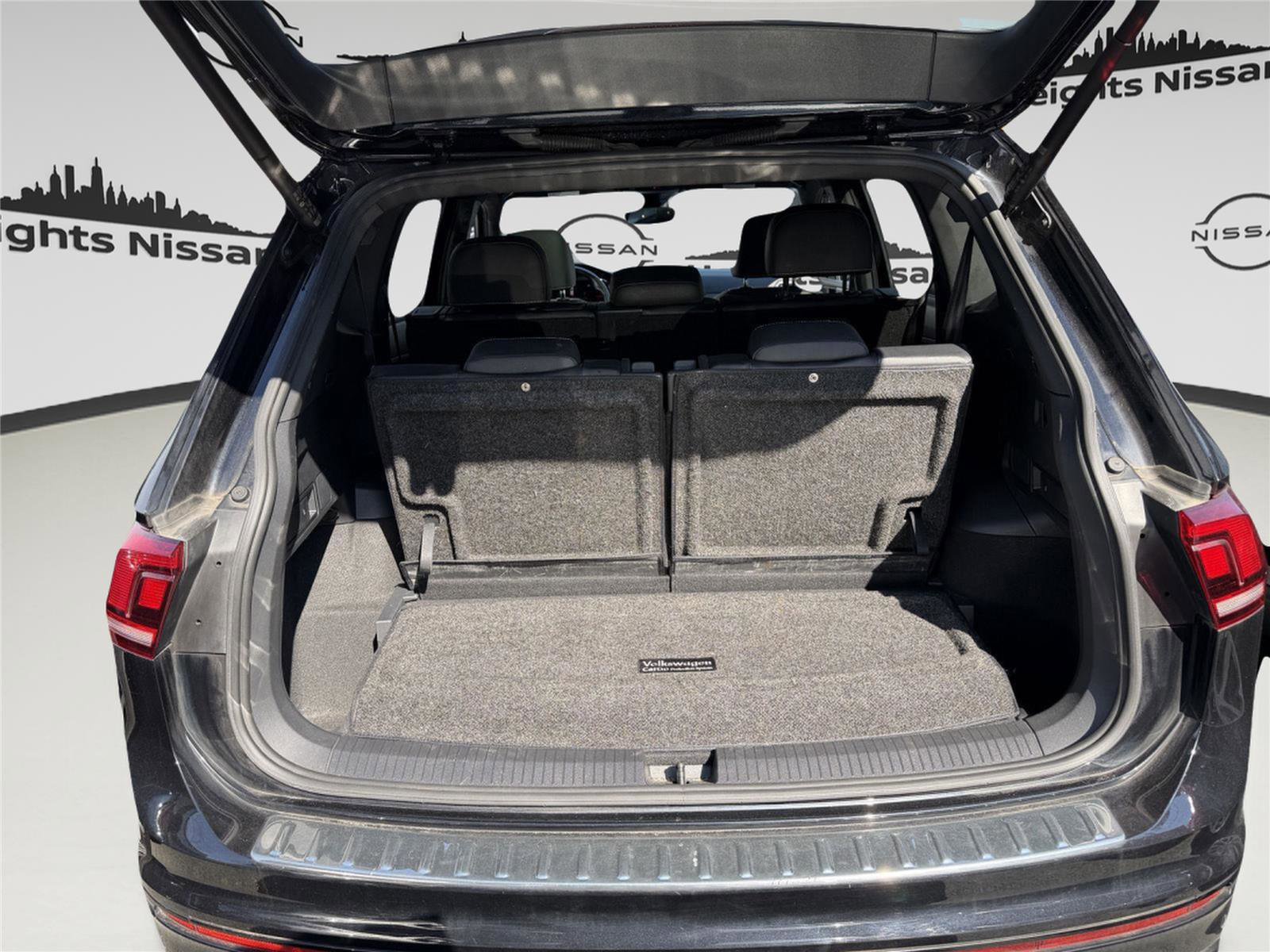 Used 2022 Volkswagen Tiguan SE R-Line image 26