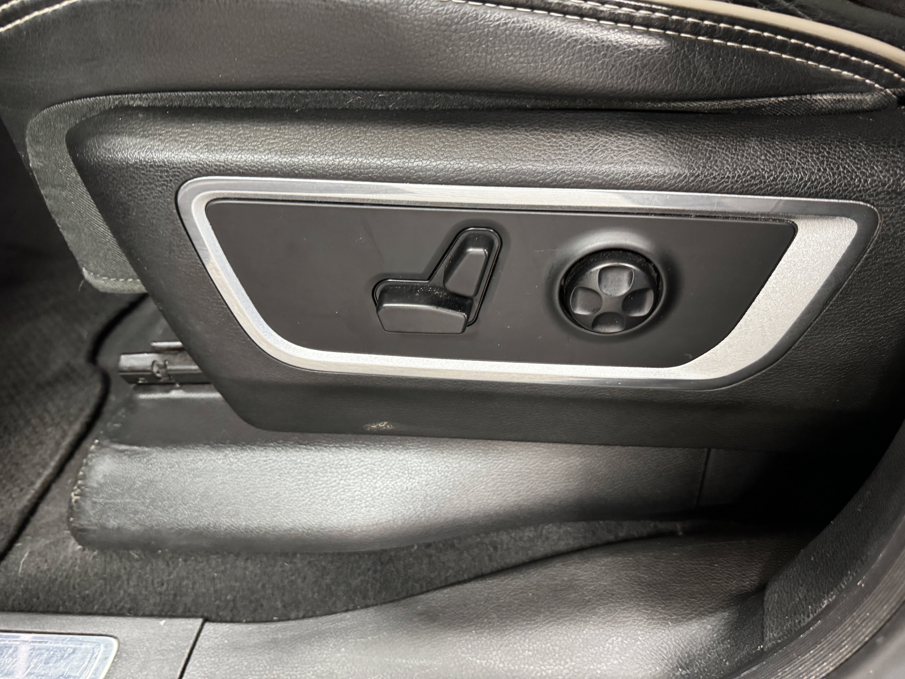 Used 2019 RAM 1500 Laramie w/ Bed Utility Group AWD/4WD image 31