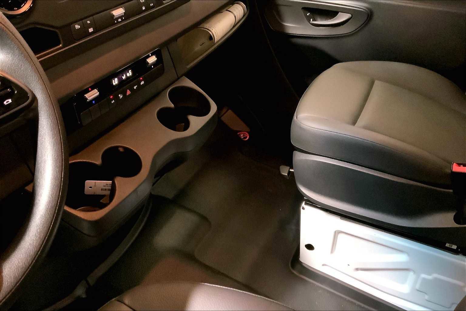 Used 2024 Mercedes-Benz Sprinter 2500 image 24