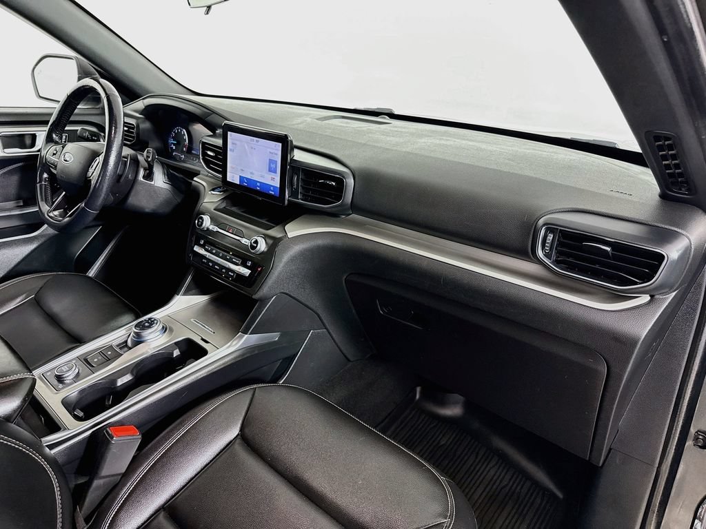 Used 2020 Ford Explorer XLT w/ Equipment Group 202A AWD/4WD image 30