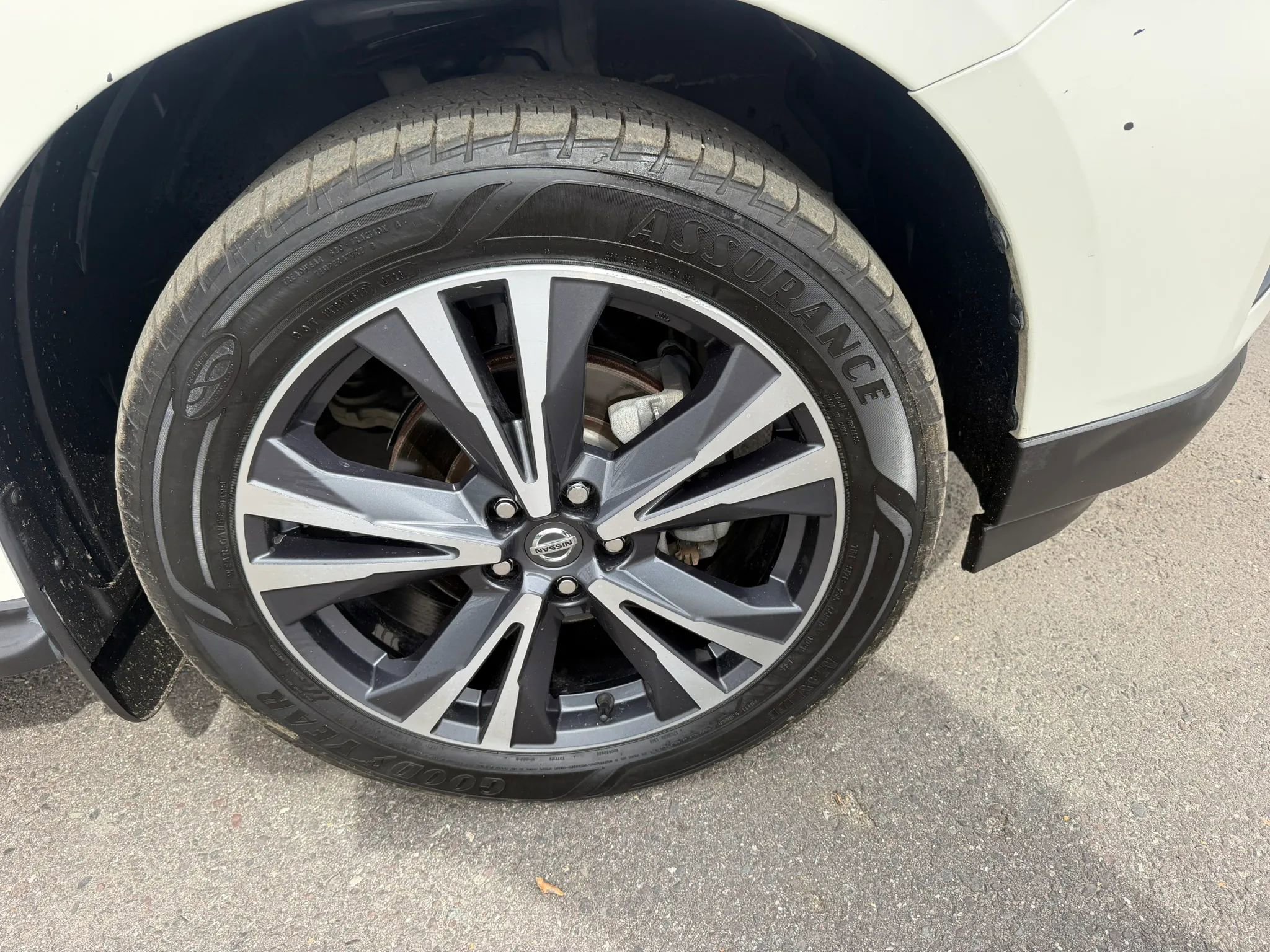 Used 2020 Nissan Pathfinder Platinum image 6