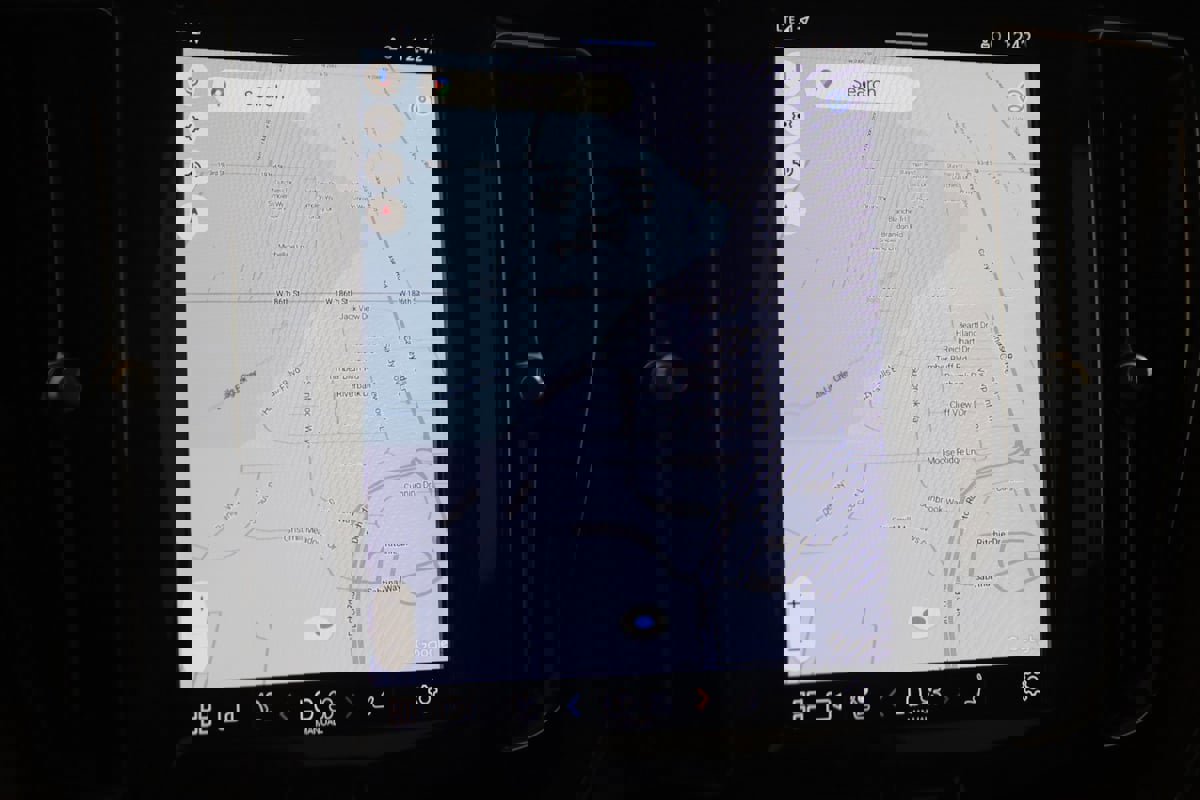 Used 2023 Volvo XC60 B5 Plus w/ Climate Package image 9