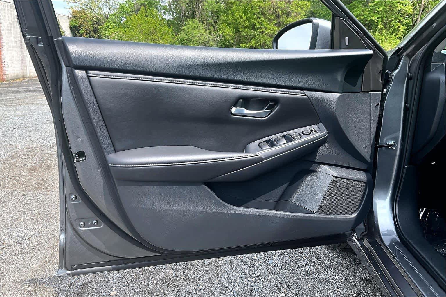 Used 2025 Nissan Sentra SV FWD image 22