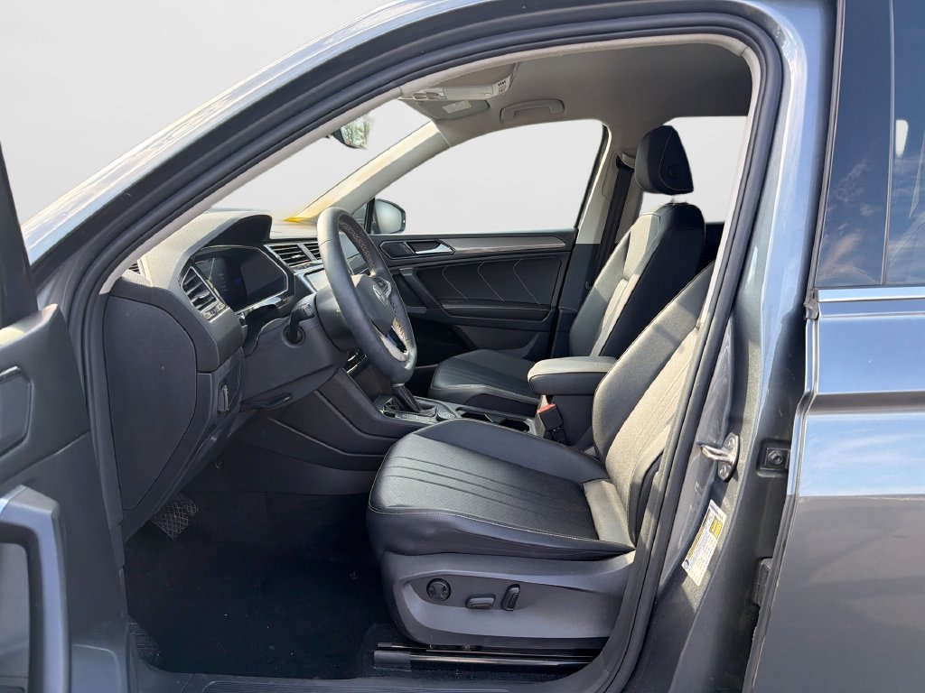 Used 2023 Volkswagen Tiguan SE AWD/4WD image 10