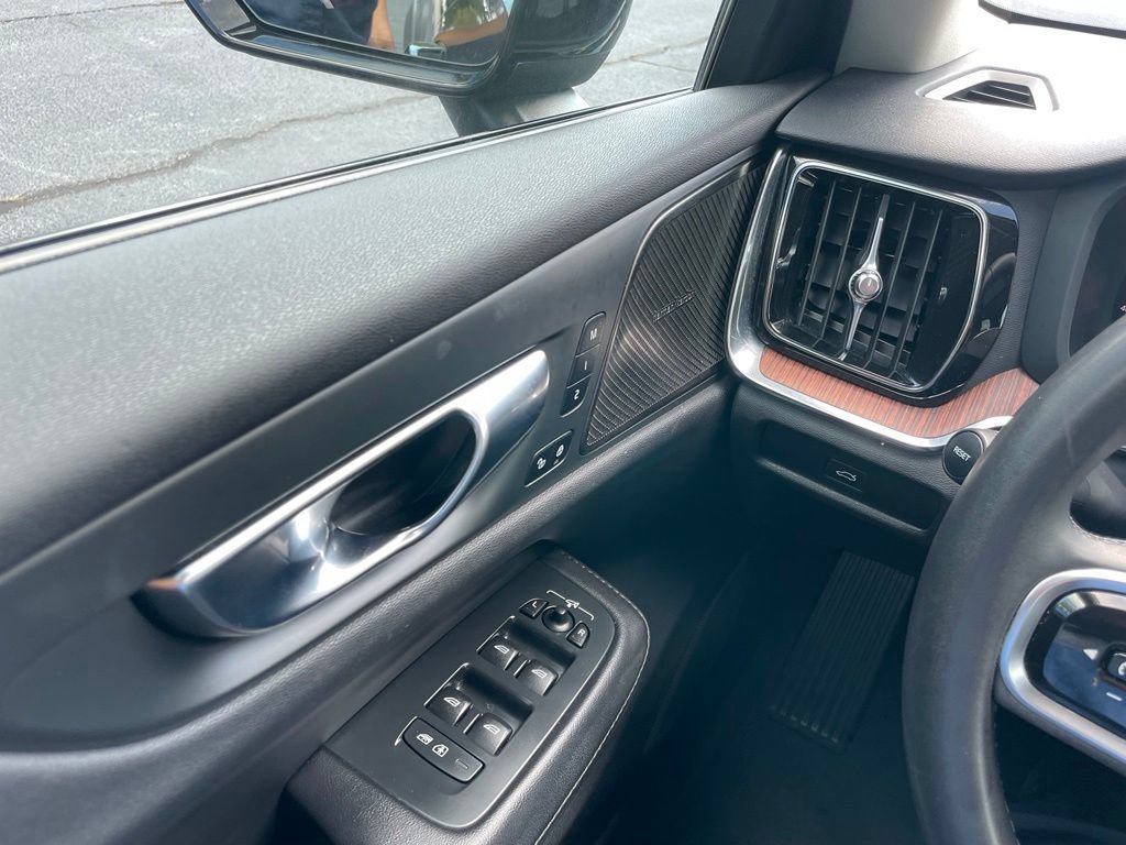 Used 2025 Volvo V60 B5 Cross Country Plus AWD/4WD image 21