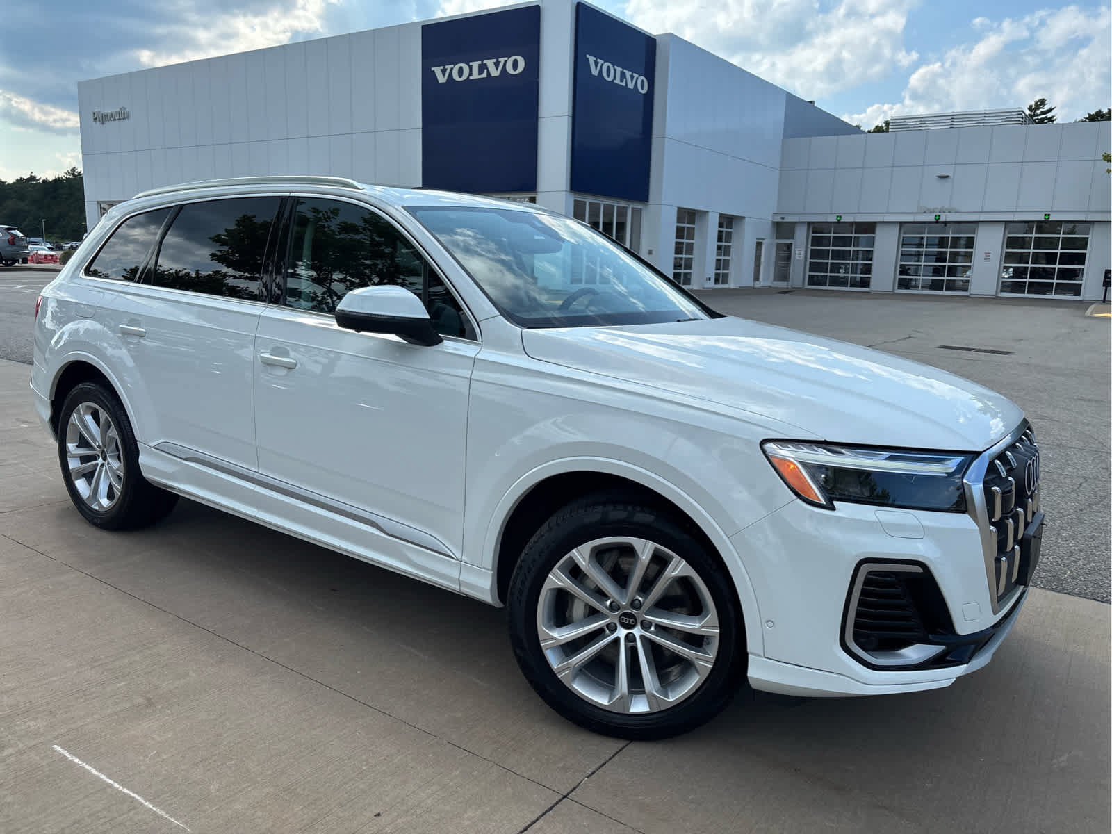 Used 2025 Audi Q7 3.0T Premium Plus AWD/4WD image 2