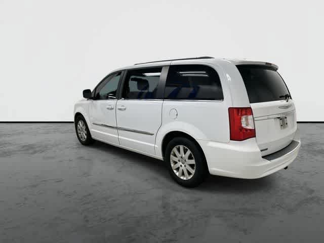 Used 2014 Chrysler Town & Country Touring FWD image 9