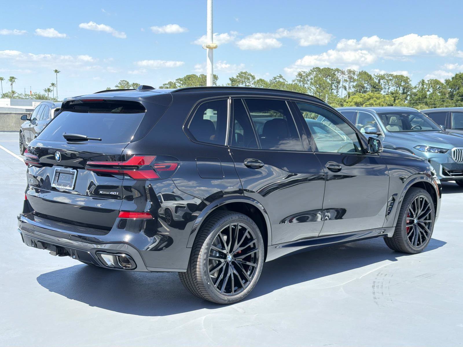 New 2026 BMW X5 xDrive40i w/ M Sport Package AWD/4WD image 3