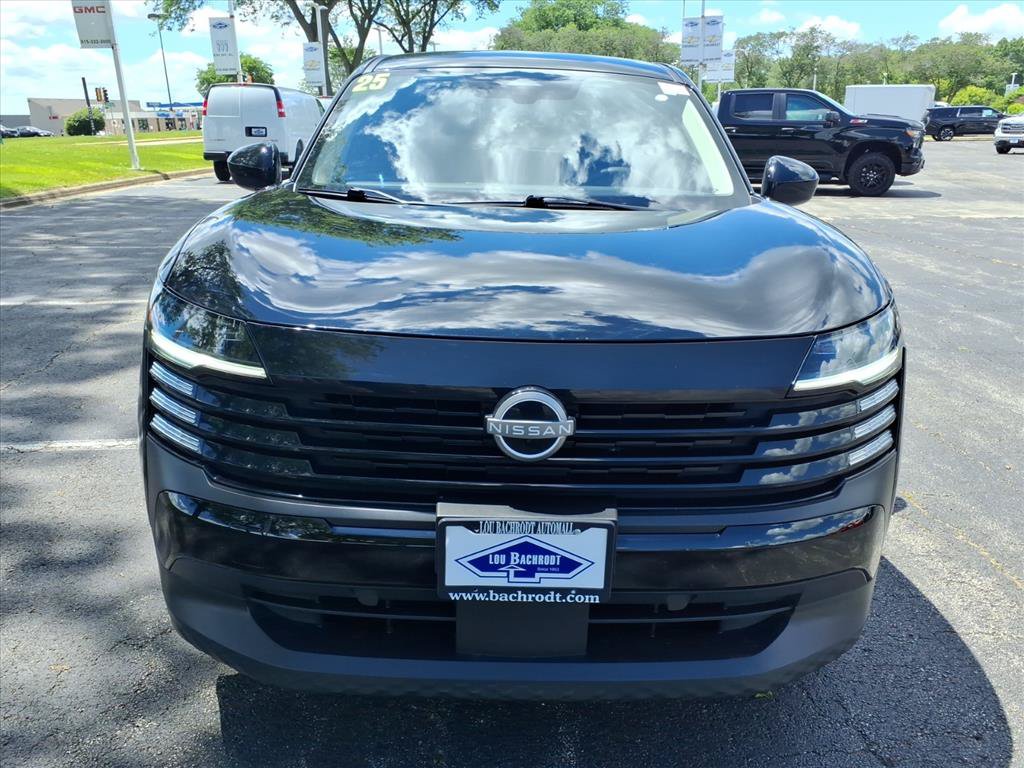 Used 2025 Nissan Kicks SV AWD/4WD image 2