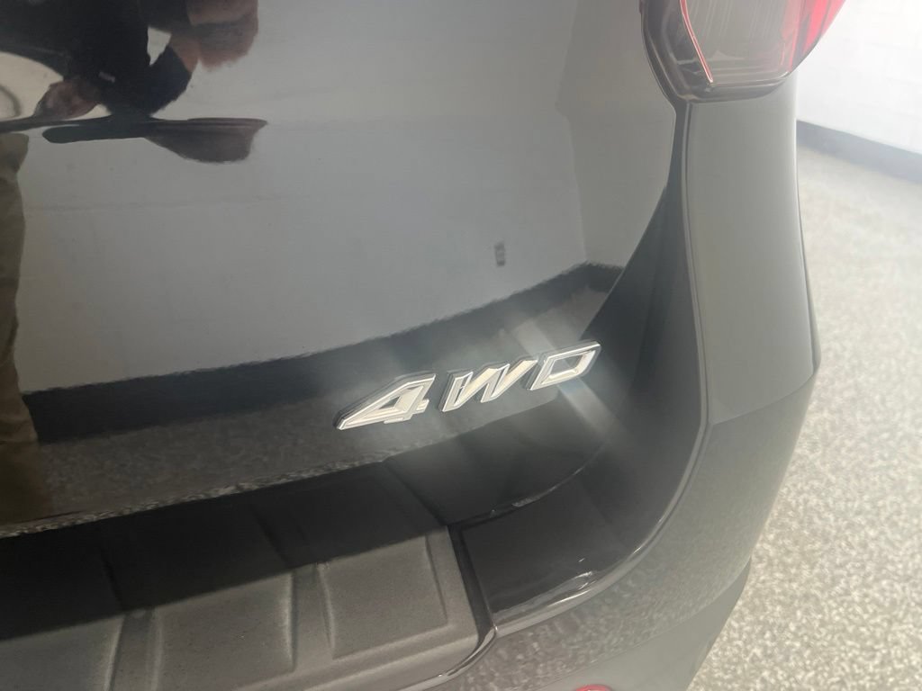 Used 2025 Ford Explorer Active AWD/4WD image 5
