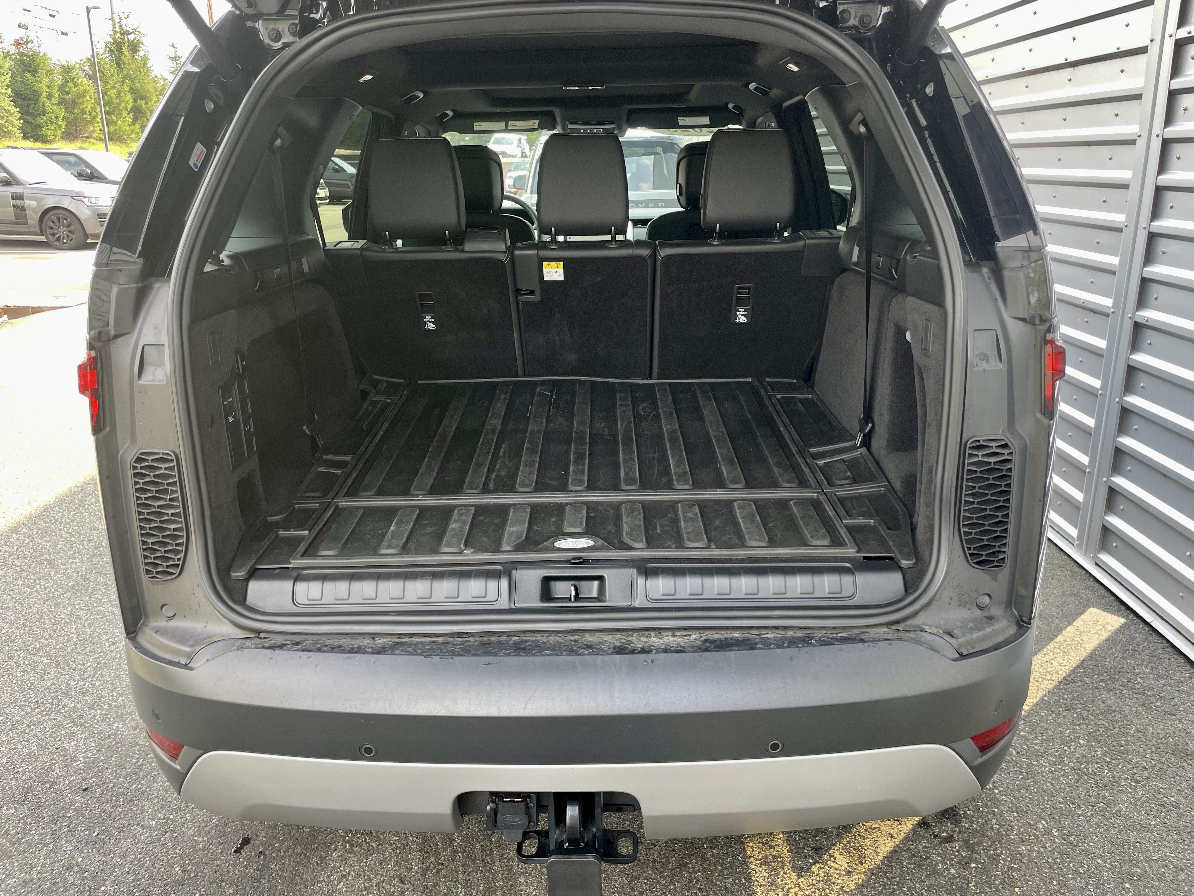 Used 2025 Land Rover Discovery S AWD/4WD image 39