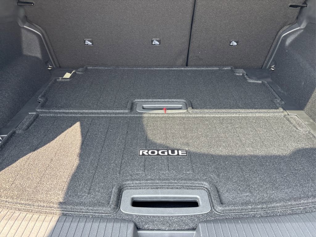 Used 2025 Nissan Rogue SL AWD/4WD image 11