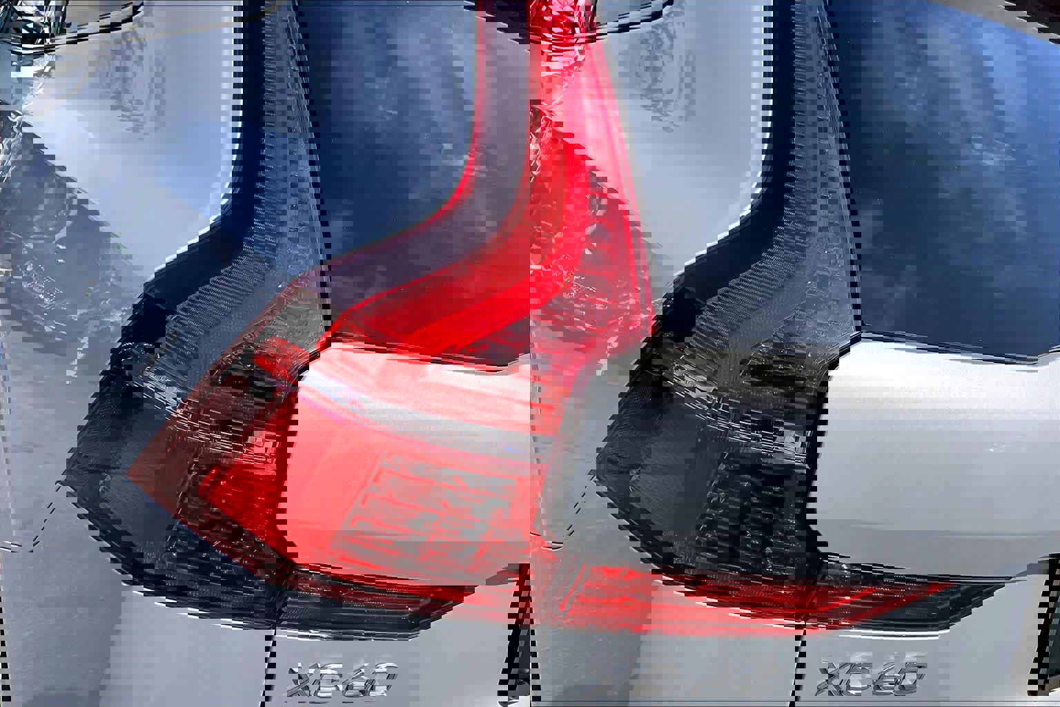 Certified 2023 Volvo XC60 B5 Plus w/ Climate Package image 27