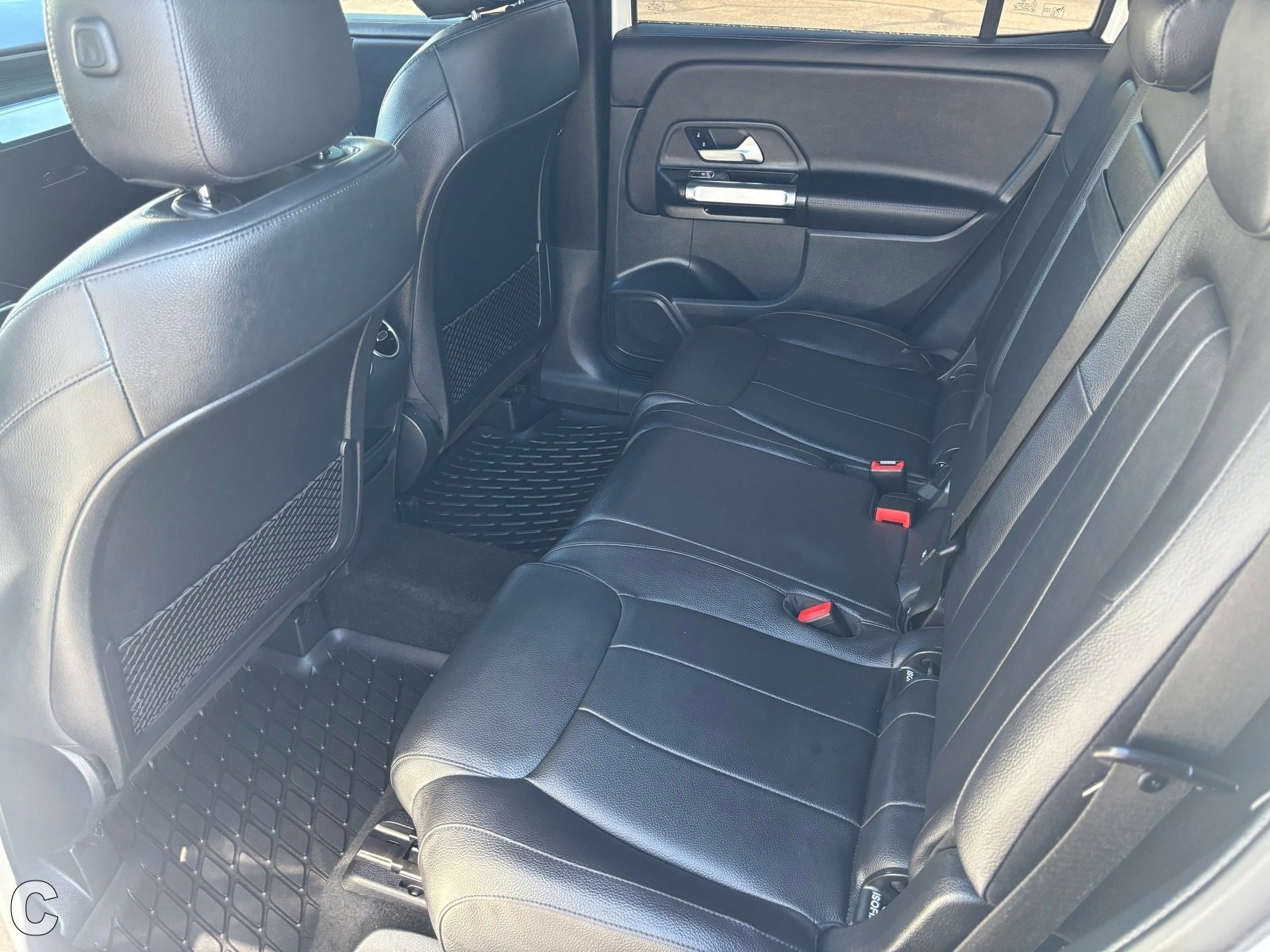 Used 2023 Mercedes-Benz GLB 250 image 25