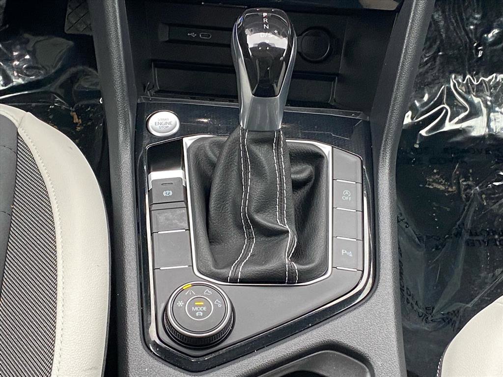 Used 2025 Volkswagen Taos SE image 12