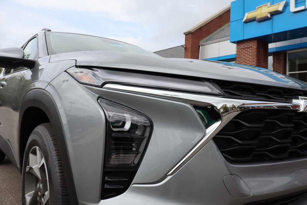 New 2025 Chevrolet Trax LT w/ Driver Confidence Package image 3