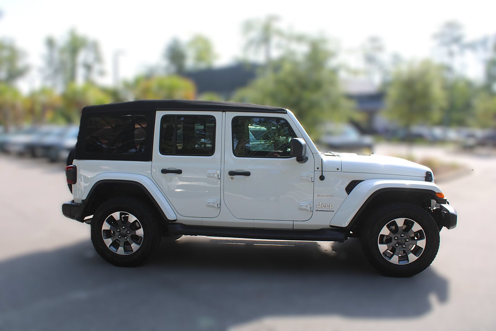 Used 2023 Jeep Wrangler Unlimited Sahara w/ LED Lighting Group AWD/4WD image 13