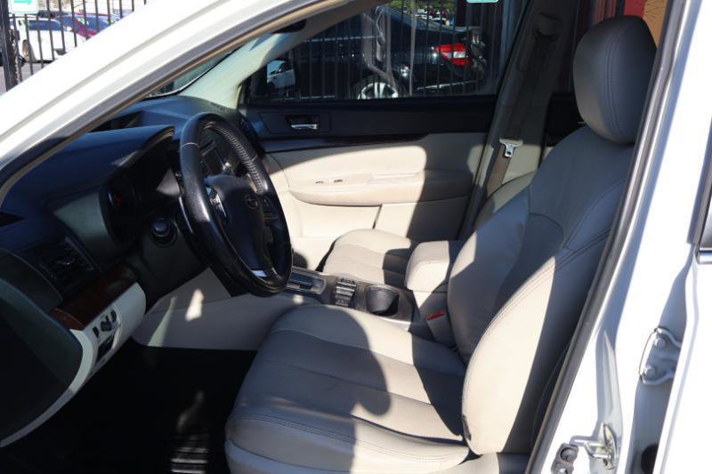 Used 2014 Subaru Legacy 2.5i Limited w/ Moonroof Package AWD/4WD image 16