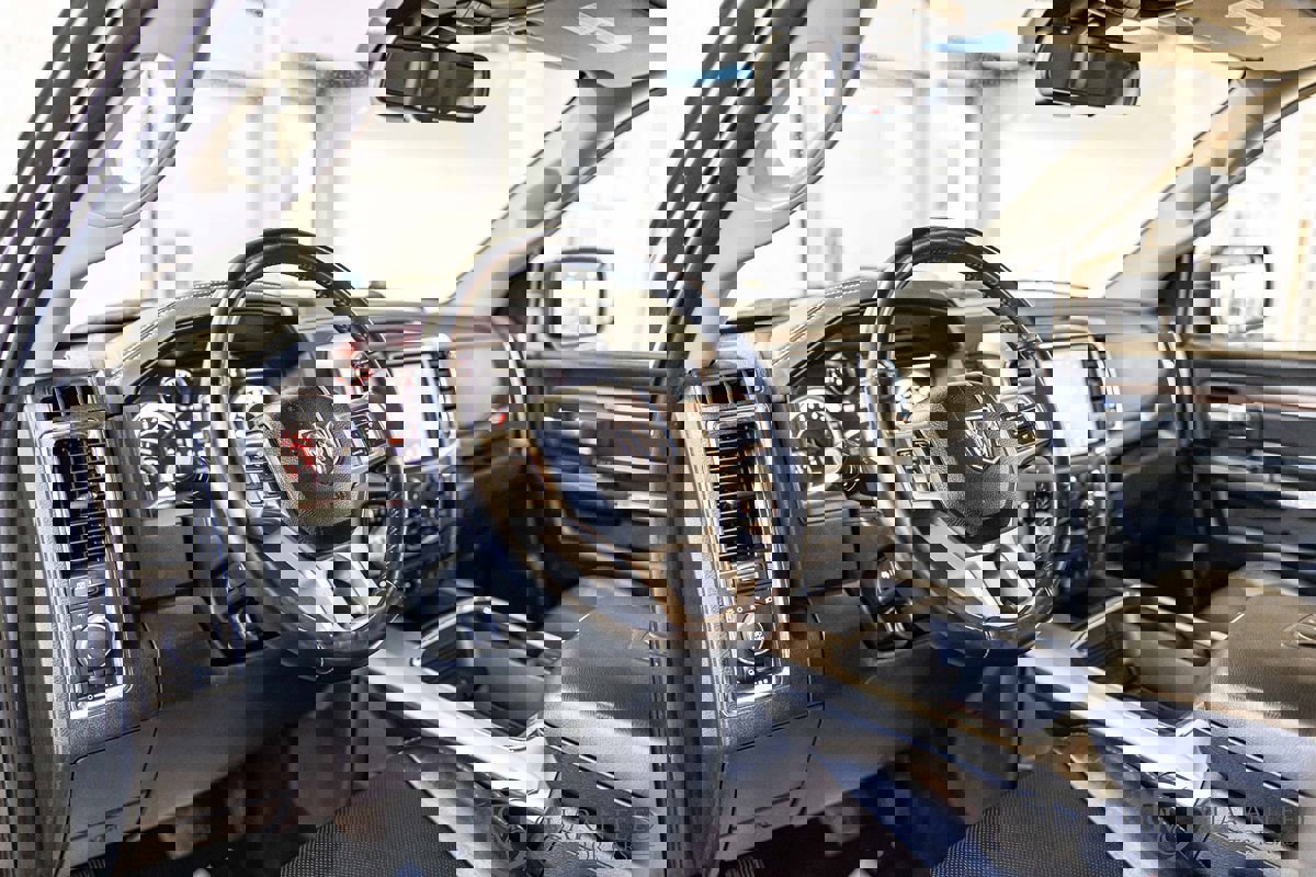 Used 2016 RAM 1500 Laramie w/ Convenience Group image 18